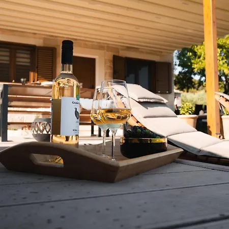 Mini Marta Kastela Bbq Jacuzzi Lawn Wifi Parking Kaštel Štafilić