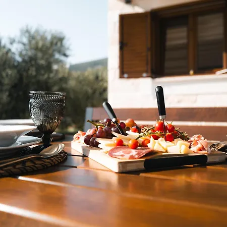 Villa Mini Marta Kastela Bbq Jacuzzi Lawn Wifi Parking