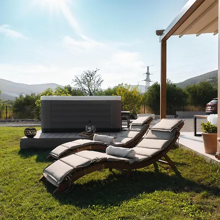 Mini Marta Kastela Bbq Jacuzzi Lawn Wifi Parking Villa *