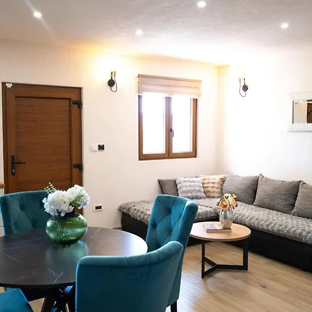 Villa Mini Marta Kastela Bbq Jacuzzi Lawn Wifi Parking *