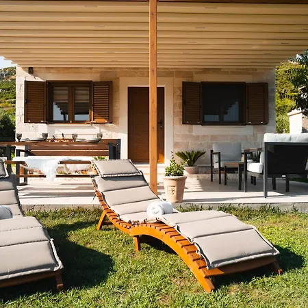 Mini Marta Kastela Bbq Jacuzzi Lawn Wifi Parking Villa