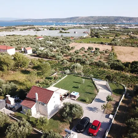 Villa Mini Marta Kastela Bbq Jacuzzi Lawn Wifi Parking *